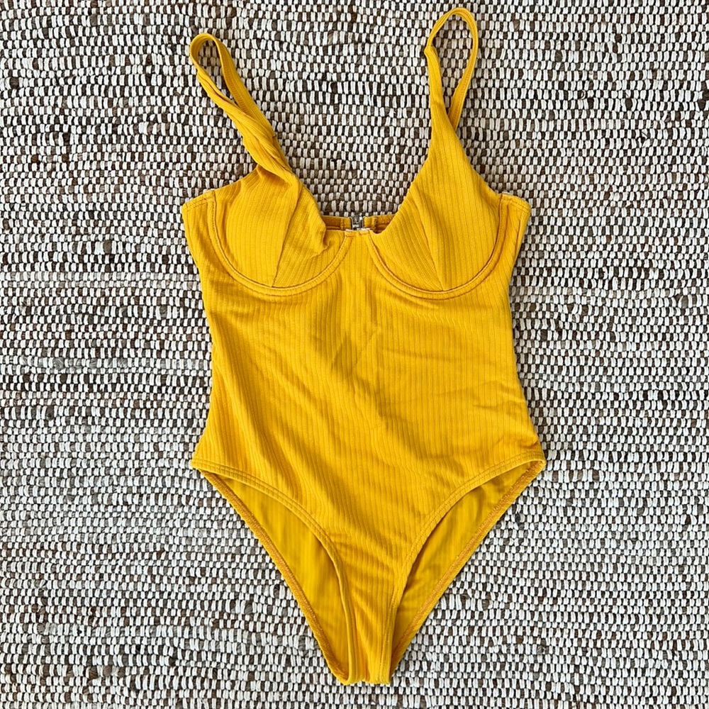 Yellow underwire bra one piece bathing suit. Never worn